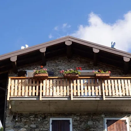 Casa Alba Livo (Lombardy)