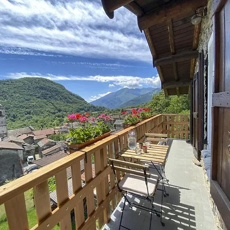 Casa Alba * Livo (Lombardy)